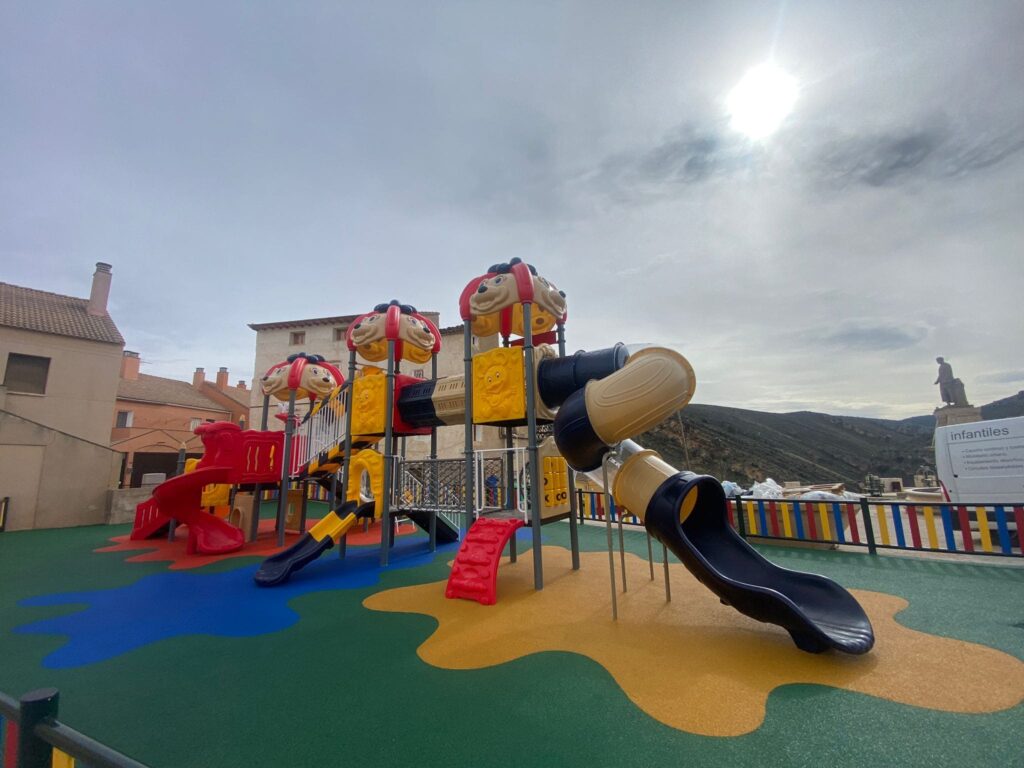 Pavimento continuo de seguridad en parque infantil